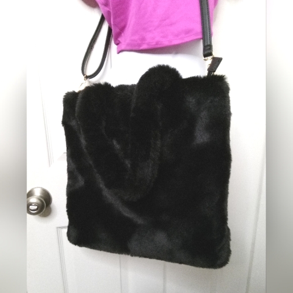 (Clearance) Expressions NYC black 🖤 fluffy crossbody purse - Picture 2 of 8